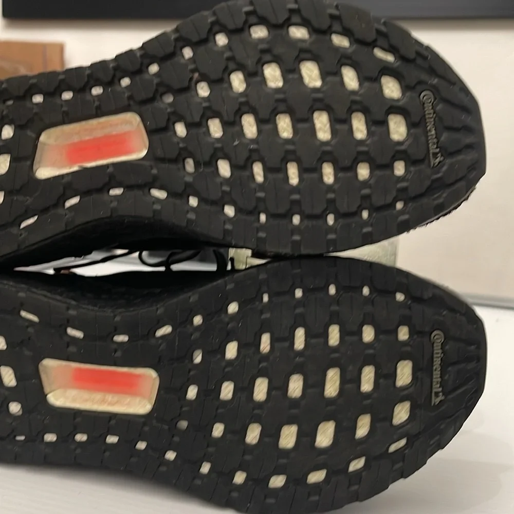 ADIDAS ULTRABOOST RUNNING SNEAKERS MENS SIZE 7.5